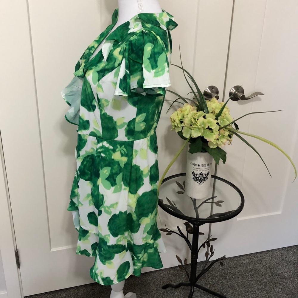 Luxxel NWT S Green & White Wrap Dress with Ruffles - Picture 2 of 8